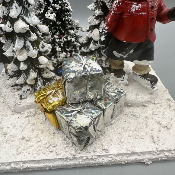 Vintage snow people playing in the snow Christmas scene - Picture 4 of 12